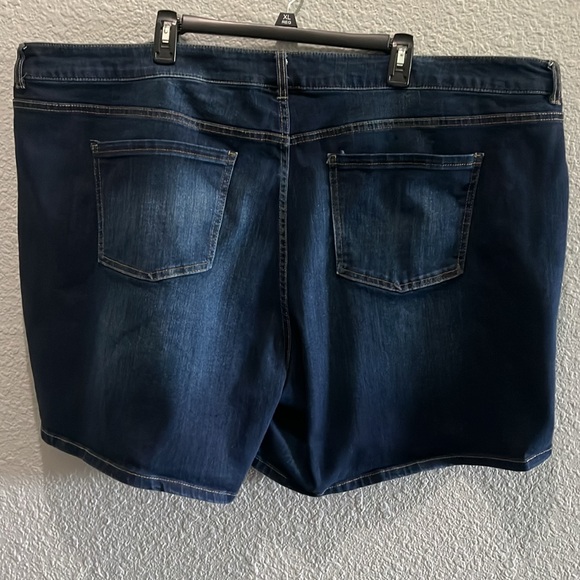 Lane Bryant shorts size 28 like new - Picture 2 of 5